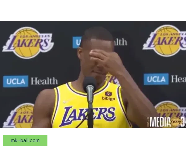 湖人全队换球衣训练笑声连连东詹领衔雷迪克谈卢卡禁赛失落 湖人全队换球衣训练笑声连连东詹领衔雷迪克谈卢卡禁赛失落