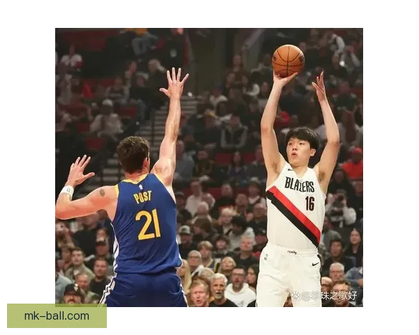 以斯普利特盛赞杨瀚森持续进步高位策应组织能力出众带动球队进攻